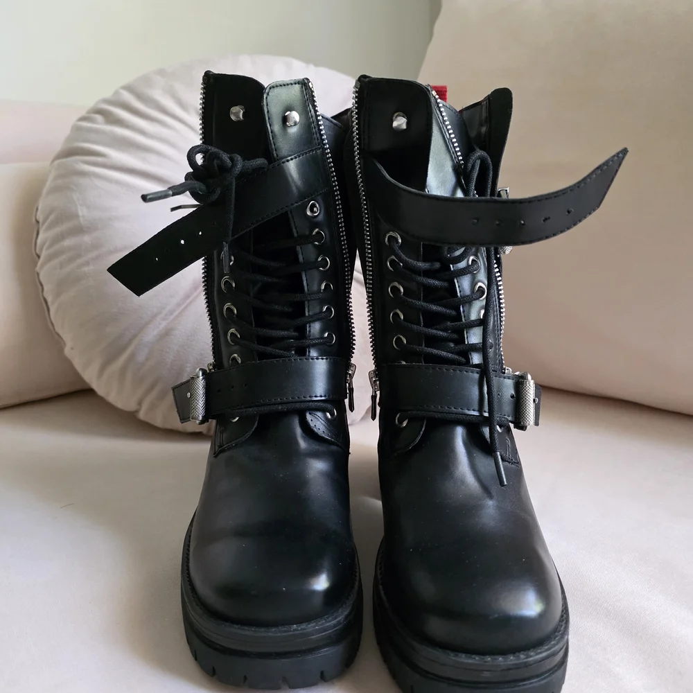 Black Combat  Boots with Red Accents 7.5 - Picture 9 of 10